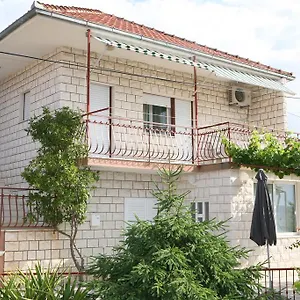 apartment-nives-trogir.splithotels.org/